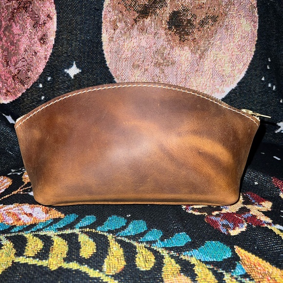 SOLD Portland Leather English Tan Eclipse makeup bag - Picture 1 of 8